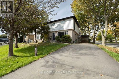 4 Glamis Crt, Hamilton, ON, L9C6B3 | Card Image