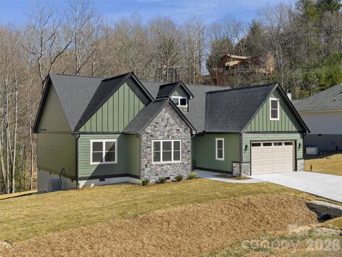 399 Crystal Heights Dr, Hendersonville, NC, 28739-4973 | Card Image