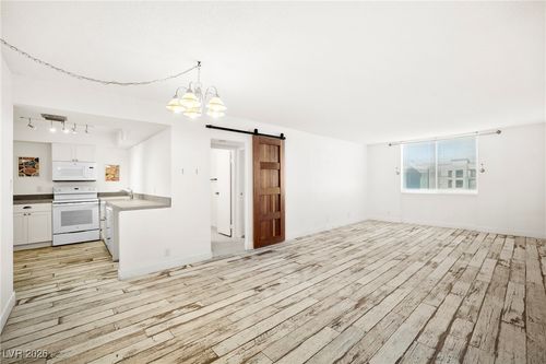 apt-409-3930 University Center Dr, Las Vegas, NV, 89119-7270 | Card Image