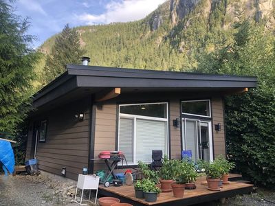 38320 Fir St, House other with 5 bedrooms, 2 bathrooms and 6 parking in Squamish BC | Image 2