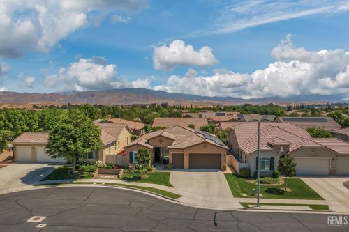 6409 Dover Place, Bakersfield, CA, 93306 | Card Image