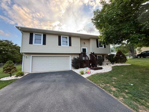 30 Vela Cir, Roanoke, VA, 24019-8050 | Card Image