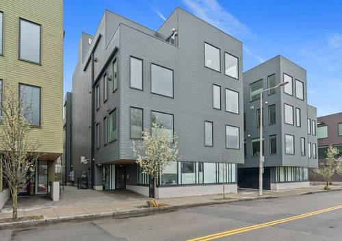8-515 E 1st, Boston, MA, 02127 | Card Image