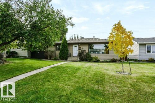 8104 162 St Nw, Edmonton, AB, T5R2L7 | Card Image
