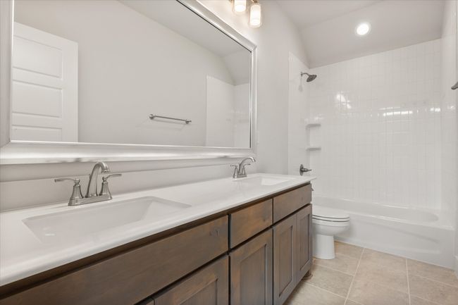 Bathroom 2 | Image 25