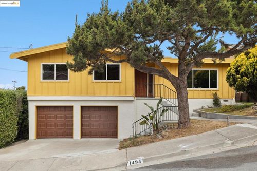 1494 Olive Ave, Richmond, CA, 94805-1624 | Card Image