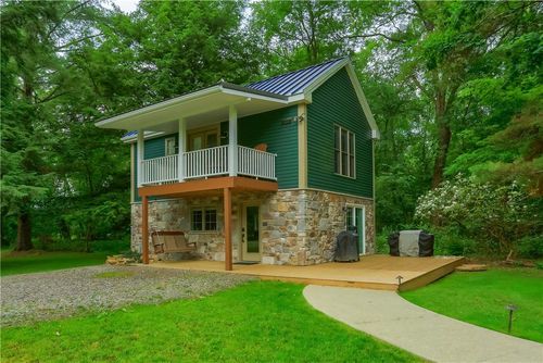 482 Shadyrest Rd, Ellwood City, PA, 16117-5712 | Card Image