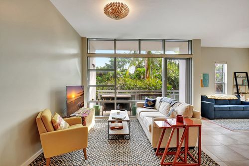 204-365 Se 6th Ave, Delray Beach, FL, 33483-5297 | Card Image