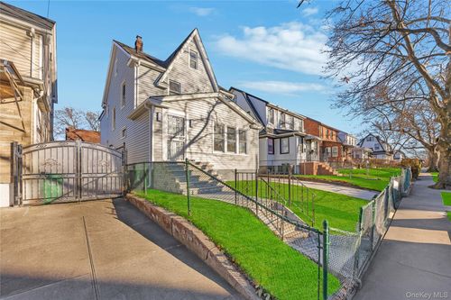 100 204th St, Hollis, NY, 11423-3428 | Card Image