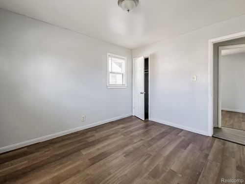 19300 Fenmore St, Detroit, MI, 48235-2251 | Card Image