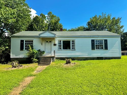 800 2nd St, Crewe, VA, 23930-1507 | Card Image