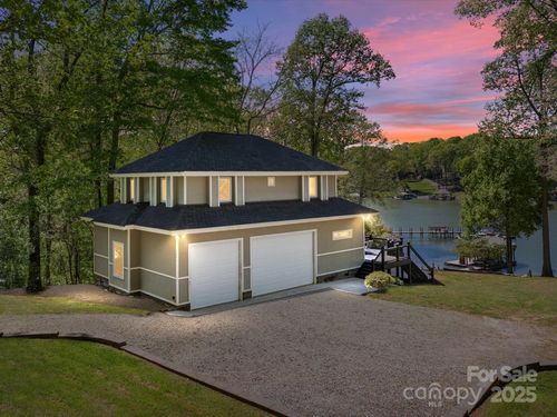 1395 Roundstone Rd, Sherrills Ford, NC, 28673-7775 | Card Image