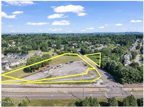 860 S Gallaher View Rd, Knoxville, TN, 37919-7061 | Card Image