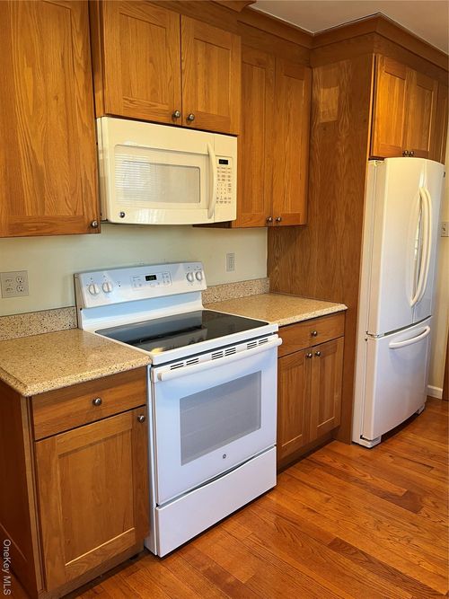 7 Floyd Pl, East Norwich, NY, 11732-1310 | Card Image