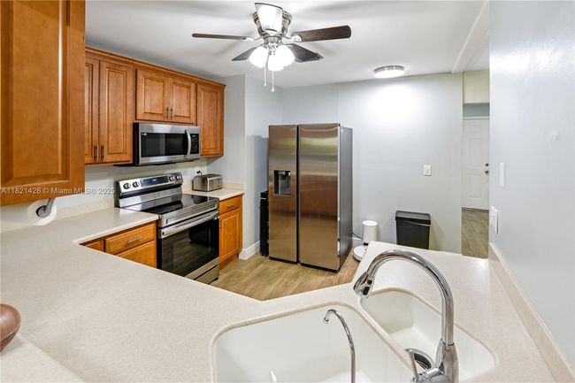 894 Ne Sandalwood Pl, Townhouse with 3 bedrooms, 3 bathrooms and null parking in Jensen Beach FL | Image 5