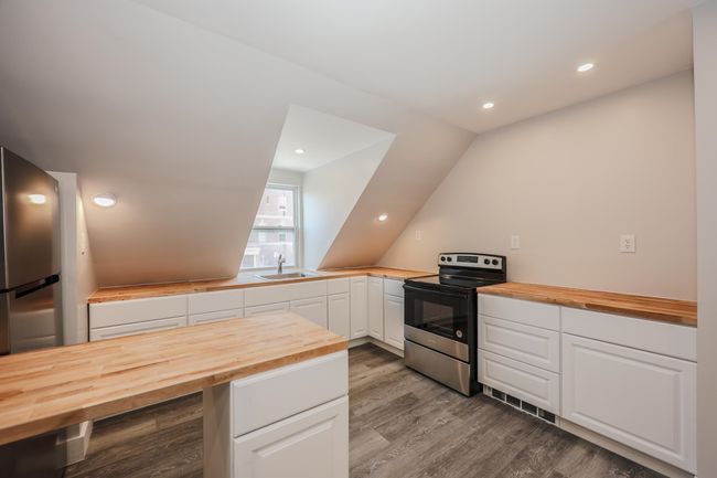 227 Pleasant St, Condo with 2 bedrooms, 2 bathrooms and null parking in Concord NH | Image 5