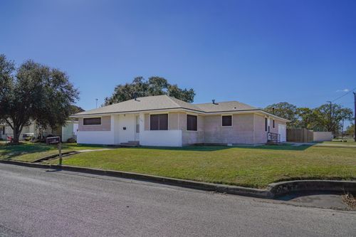 502 S Washington St, El Campo, TX, 77437-5654 | Card Image