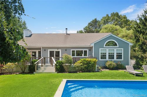 2 Willowood Ct, Westhampton, NY, 11977-1012 | Card Image