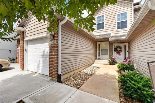 3529 Ne Austin Dr, Lee's Summit, MO, 64064-2056 | Card Image