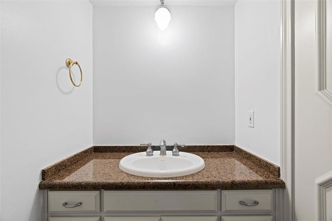 Guest powderroom. | Image 18