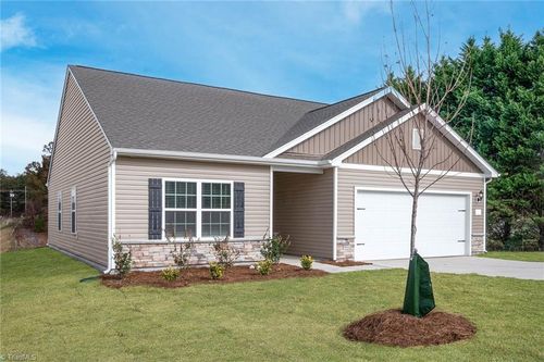 221 Macintosh Drive, King, NC, 27021 | Card Image