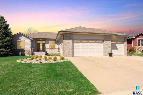 3805 S Mesquite Ave, Sioux Falls, SD, 57110-4315 | Card Image