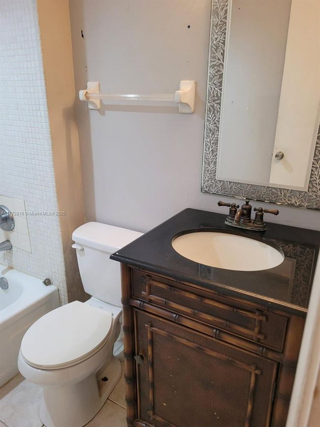 APT-2H - 113 Royal Park Dr, Condo with 2 bedrooms, 2 bathrooms and null parking in Oakland Park FL | Image 10
