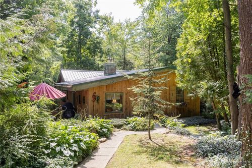 7531 Crestwood Cir, Orchard Park, NY, 14127-3823 | Card Image