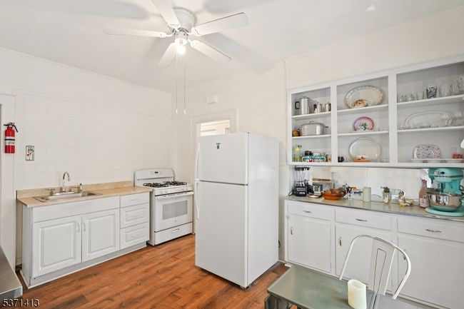 202 N 17 Th St, Home with 3 bedrooms, 3 bathrooms and null parking in Bloomfield NJ | Image 4