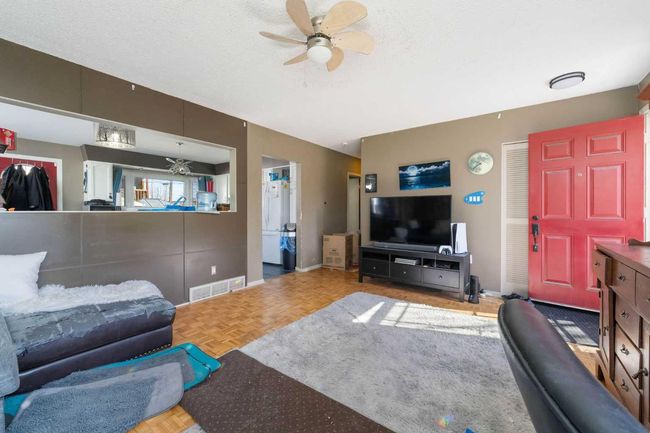 48 Franklin Dr Se, House other with 3 bedrooms, 2 bathrooms and 2 parking in Calgary AB | Image 9