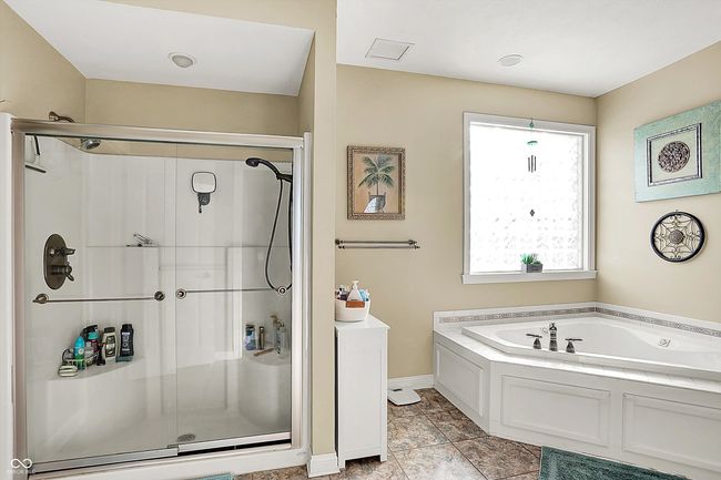 Primary bedroom ensuite | Image 25