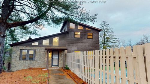 100 Stonewood Dr, Huntington, WV, 25705-2650 | Card Image