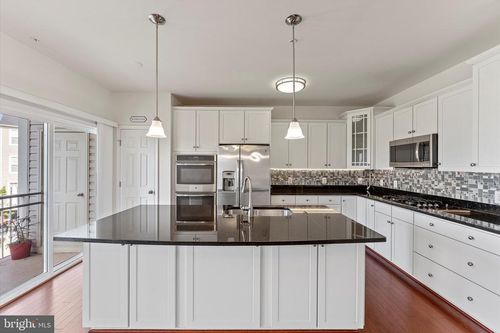 43518 Stonecliff Ter, CHANTILLY, VA, 20152-1800 | Card Image