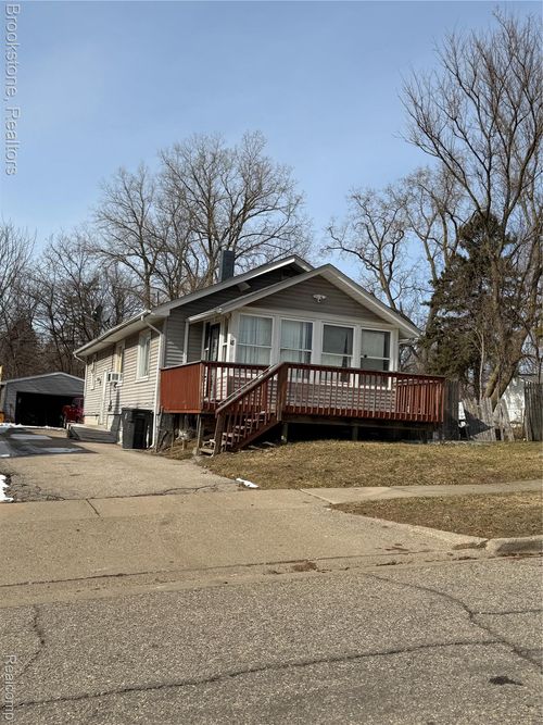 18 S Eastway Dr, Pontiac, MI, 48342-2931 | Card Image