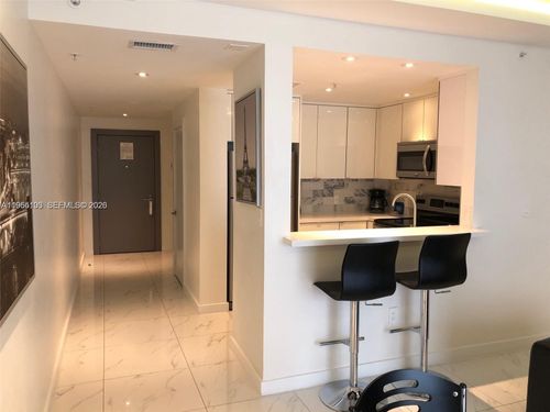 apt-2001-185 Se 14th Ter, Miami, FL, 33131-3419 | Card Image