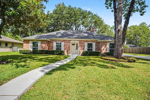 2817 Frostwood Cir, Dickinson, TX, 77539-4204 | Card Image