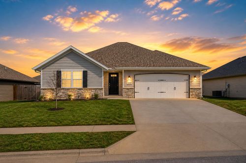 5601 W Pecan St, Springfield, MO, 65802-7847 | Card Image