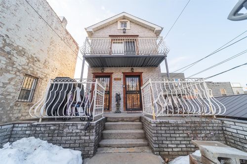 3438 12th St, Astoria, NY, 11106-5009 | Card Image