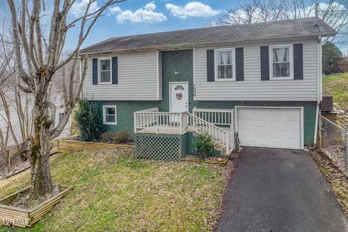 1209 Idlewylde Cir, Johnson City, TN, 37601-5291 | Card Image
