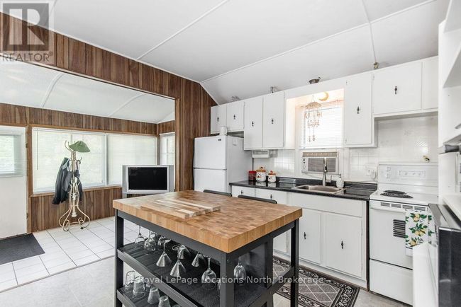 1981 Tiny Beaches Rd S, House other with 3 bedrooms, 1 bathrooms and 2 parking in Tiny ON | Image 13