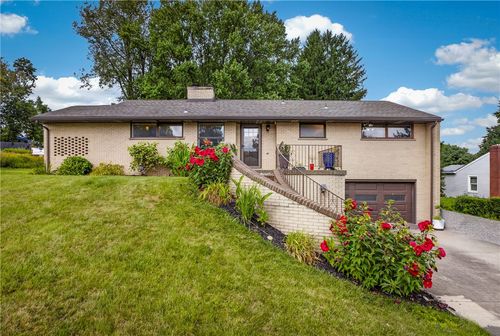 11 Ellen Dr, Mc Kees Rocks, PA, 15136-1039 | Card Image