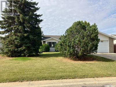 324 5 Th St N, House other with 3 bedrooms, 3 bathrooms and null parking in Nipawin SK | Image 1