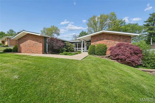 2417 Sunnybrook Dr, Saint Louis, MO, 63114-1521 | Card Image