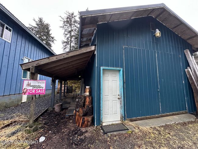 Huge garage | Image 49