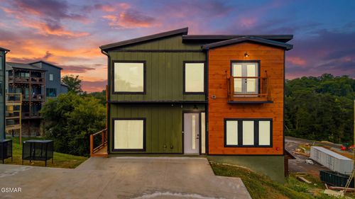 1579 Rainbow Ridge Rd, Sevierville, TN, 37862-3048 | Card Image