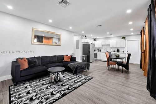 1324-1324 Ne 151st St, North Miami Beach, FL, 33162-5526 | Card Image