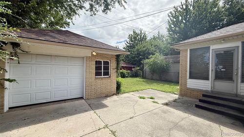 24290 Eastwood St, Oak Park, MI, 48237-1602 | Card Image