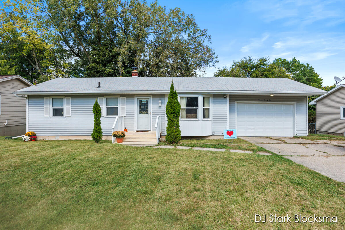 Ravanna Ave, Grand Rapids, MI 49508