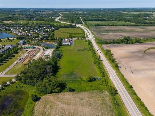 40 Us Highway 45, Lindenhurst, IL, 60046-8033 | Card Image