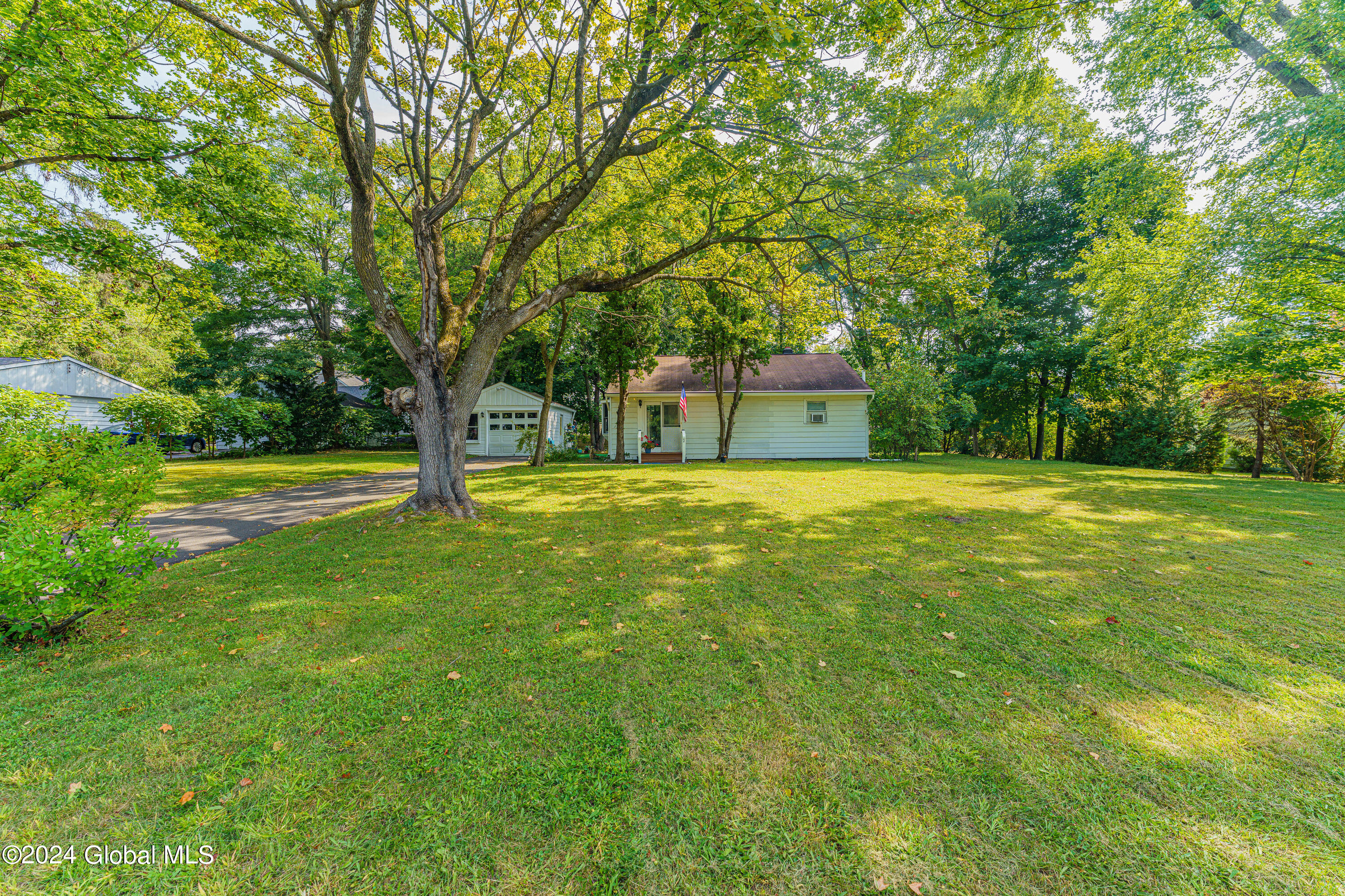 Charming Ln, Albany, NY 12211
